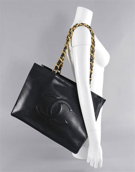 chanel portmonee|Chanel chain tote.